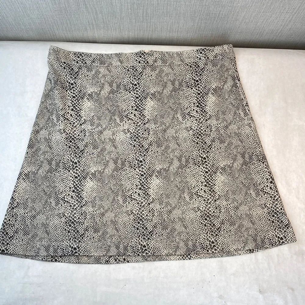 Gianni Bini GB Girls Skirt Snakeskin Print Size 16 Gray Cream Snake